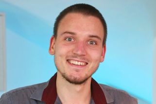 Přišel do Prostřeno! vydělat na pleny a prý hraje na city. Na zdi má Husáka s Brežněvem